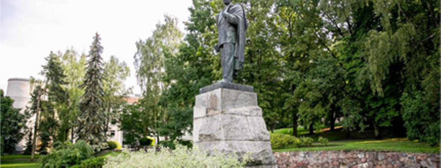 cvirkos_skveras-9f6c742387ea20d2b7ae1d7f6d7cba98.jpg